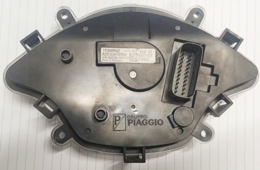 2nd hand vespa GTS 300 speedometer/dash - Image 2