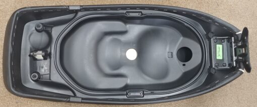 vespa GTS seat black with white piping - Image 4