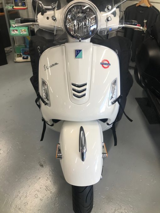 Vespa GTS Leg Cover - Image 3