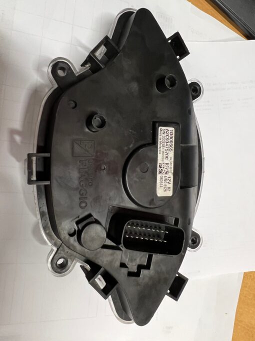 Vespa GTS Instrument Cluster 1D001506R 2nd hand part - Image 2