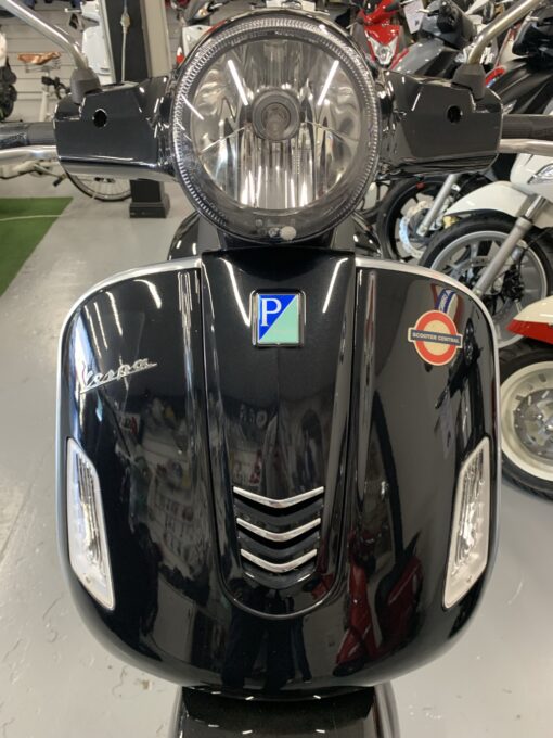 Vespa GTS 300 Horn Cover Chrome Grill 1B000954