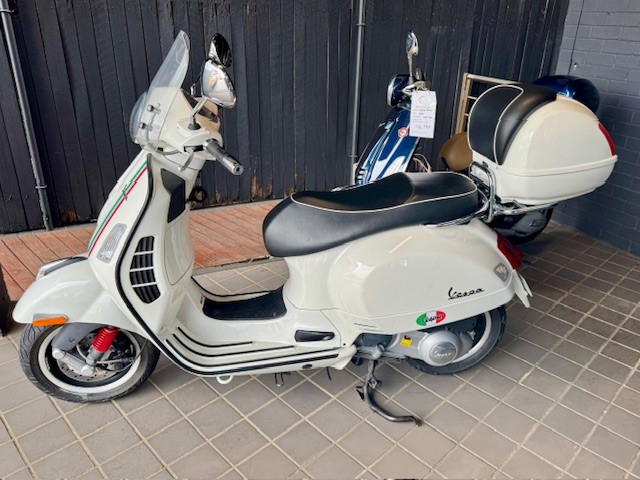 2013 Vespa GTS 300 Super - Image 5