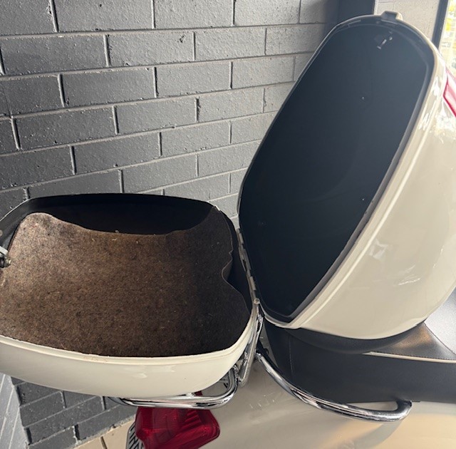 2013 Vespa GTS 300 Super - Image 2