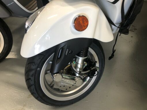 Vespa Primavera/Sprint Left Side Fender Reflector Base - Image 4