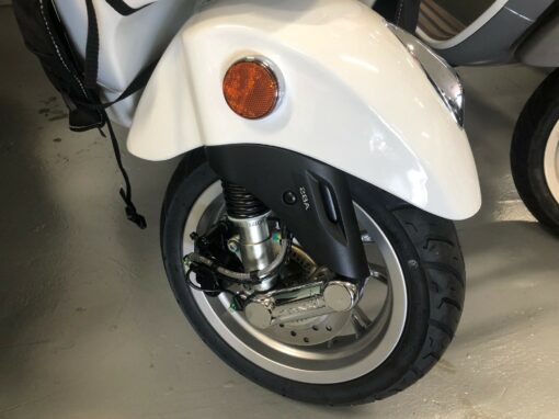 Vespa Primavera/Sprint Right Side Fender Round Reflector Base - Image 4
